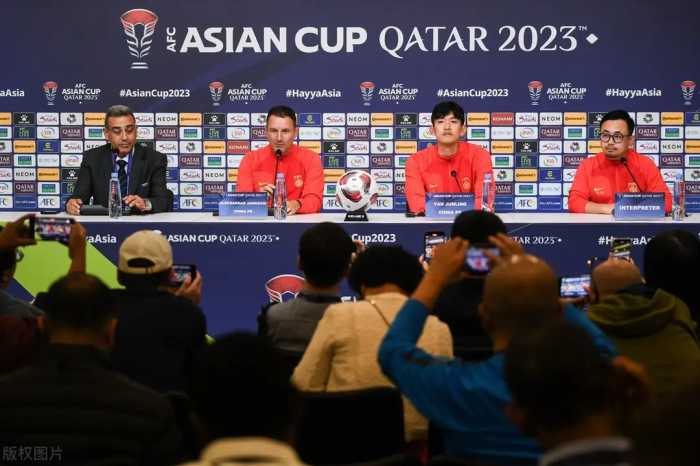 扬科维奇拒回答敏感问题，谈亚洲杯首战：即便输了也不代表出局