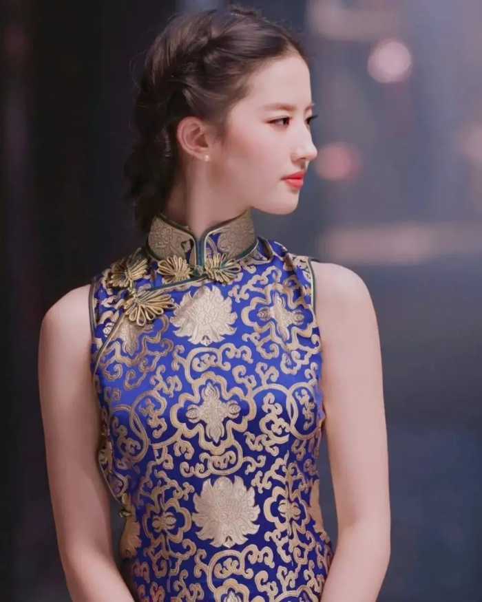 刘亦菲穿上旗袍宛如一幅水墨画 身姿曼妙灼灼芳华！高贵典雅