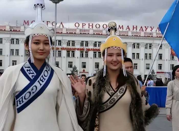 同是蒙古族，内蒙古是怎样看待蒙古国的，是亲戚还是外国人？