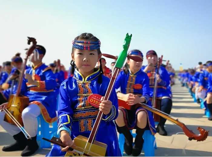 同是蒙古族，内蒙古是怎样看待蒙古国的，是亲戚还是外国人？