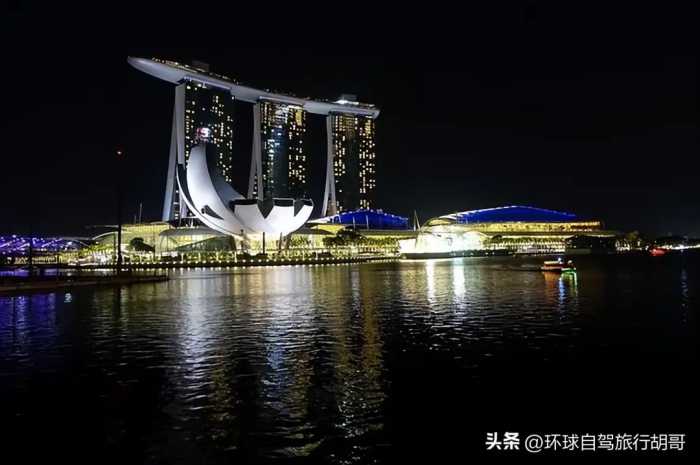 新加坡人直言：中国人真的太穷了，来到新加坡旅游什么都不买！